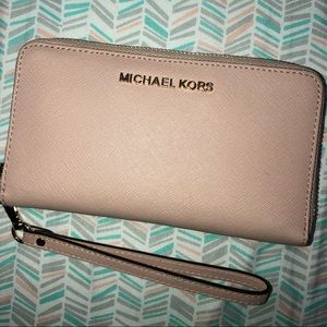 Michael Kors Smartphone Wrislet Wallet